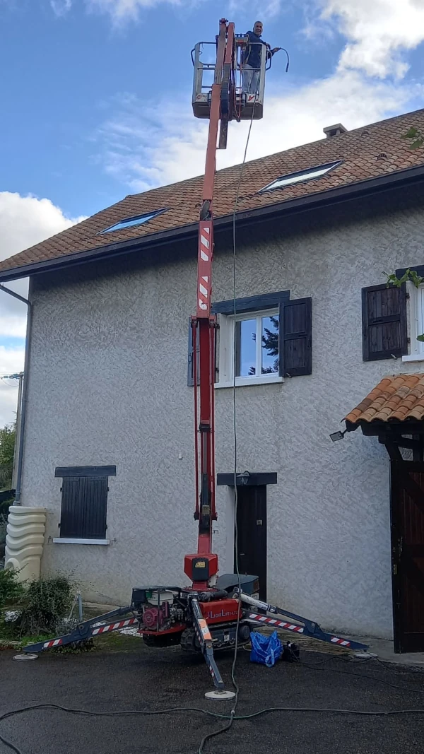 traitement de toiture aux abrets avec nacelle